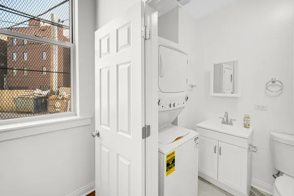 $3,100 | 1225 North Milwaukee Avenue, Unit R, Chicago, IL 60642