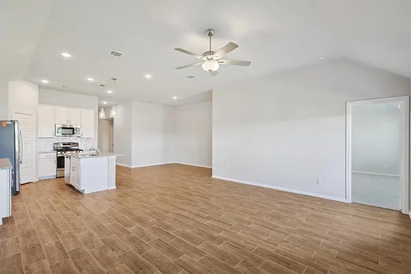 $2,095 | 418 Kingsbury Avenue, Princeton, TX 75407