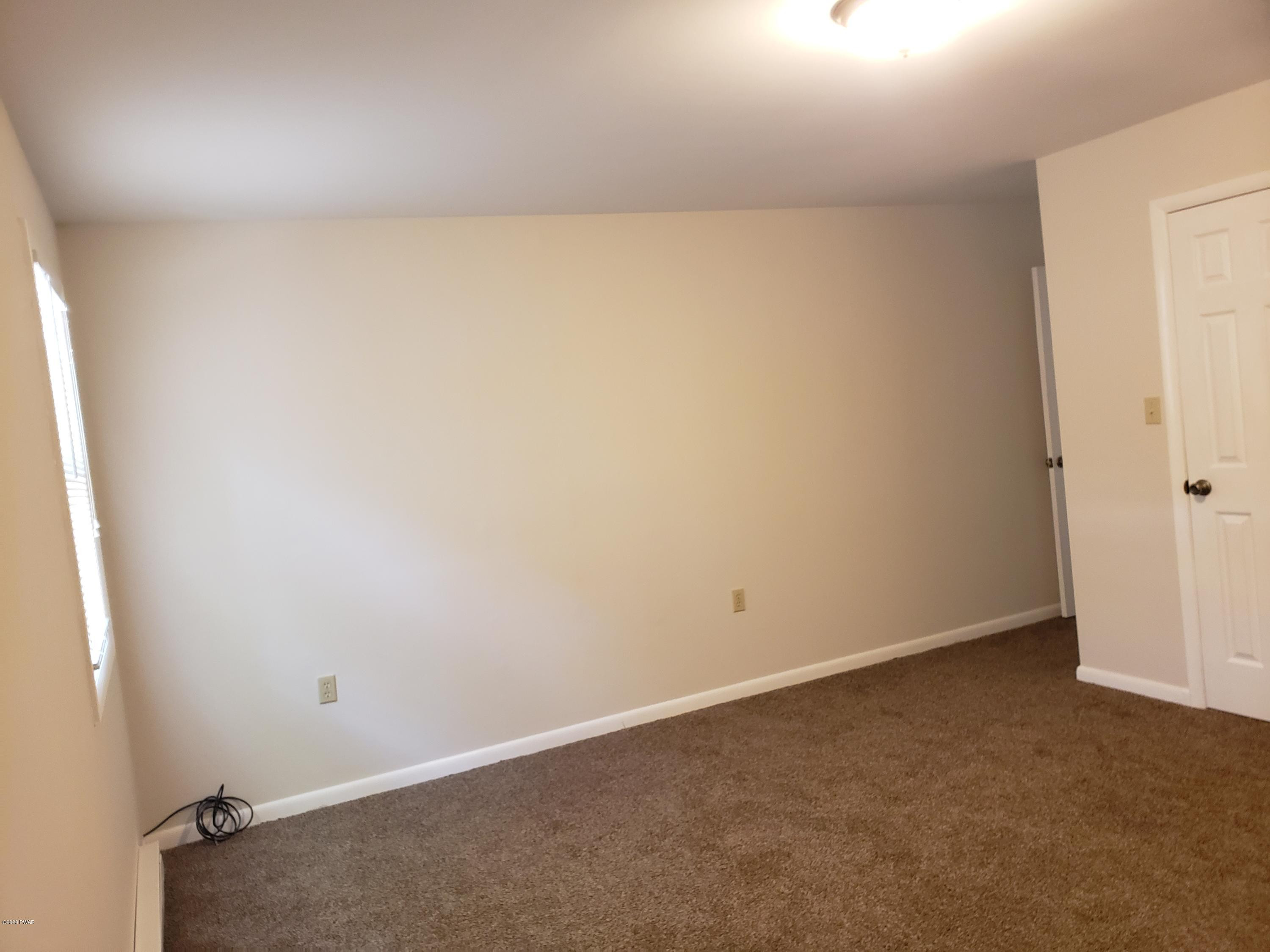 2237 Eagle Path Bushkill, PA 18324 - Photo 23 of 33 M Bedroom Pic 3