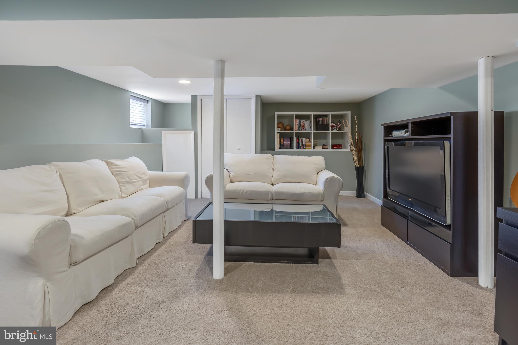 107 Alcock Road Baltimore, MD 21221 - Photo 22 of 29 Warm and Cozy Family Room