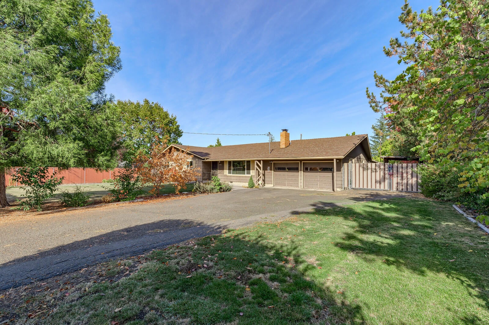 2925 Delta Waters Road Medford, OR 97504 - Photo 1 of 22 01