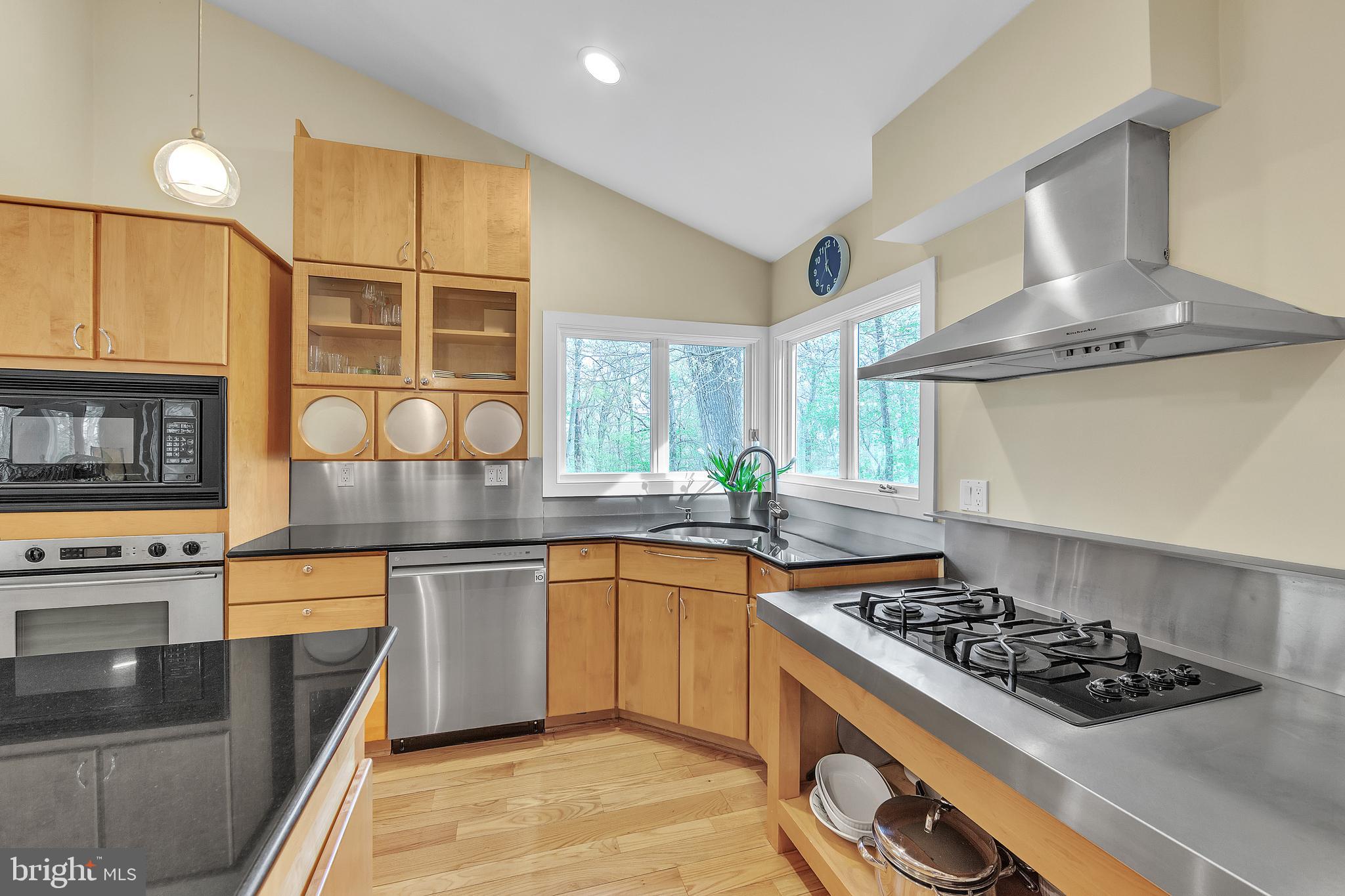 2010 Welsh Valley Road Malvern, PA 19355 - Photo 13 of 46 Large gas cooktop