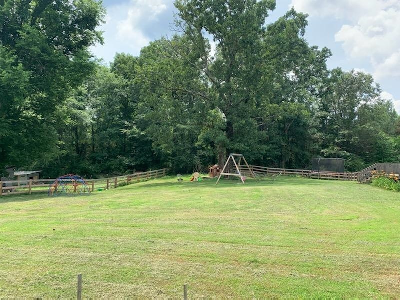 3070 Westport Road Huntingdon, TN 38344 - Photo 22 of 23 a swimming pool with an outdoor seating and yard