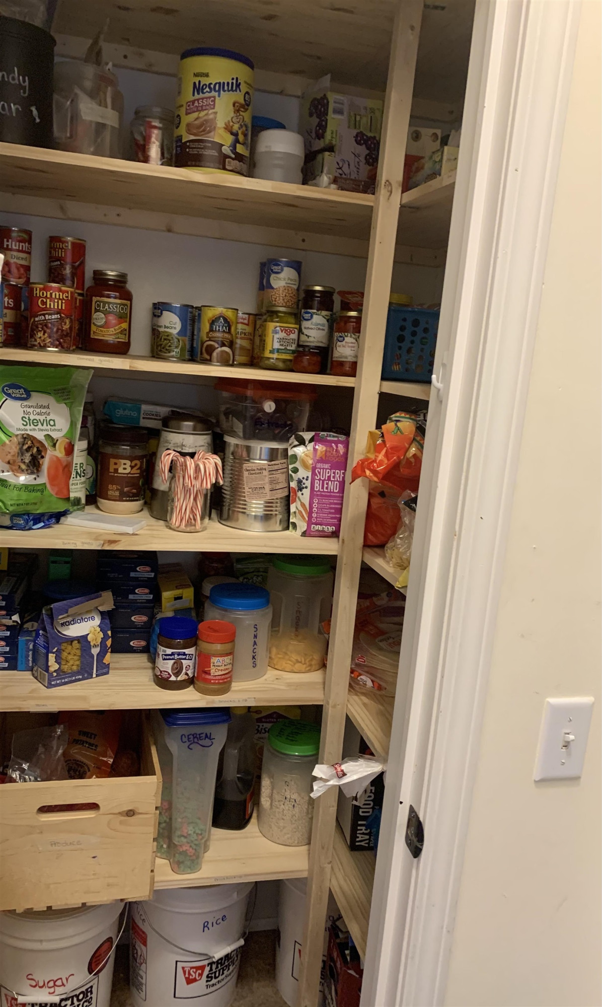 3070 Westport Road Huntingdon, TN 38344 - Photo 6 of 23 a shelf with cup and plates