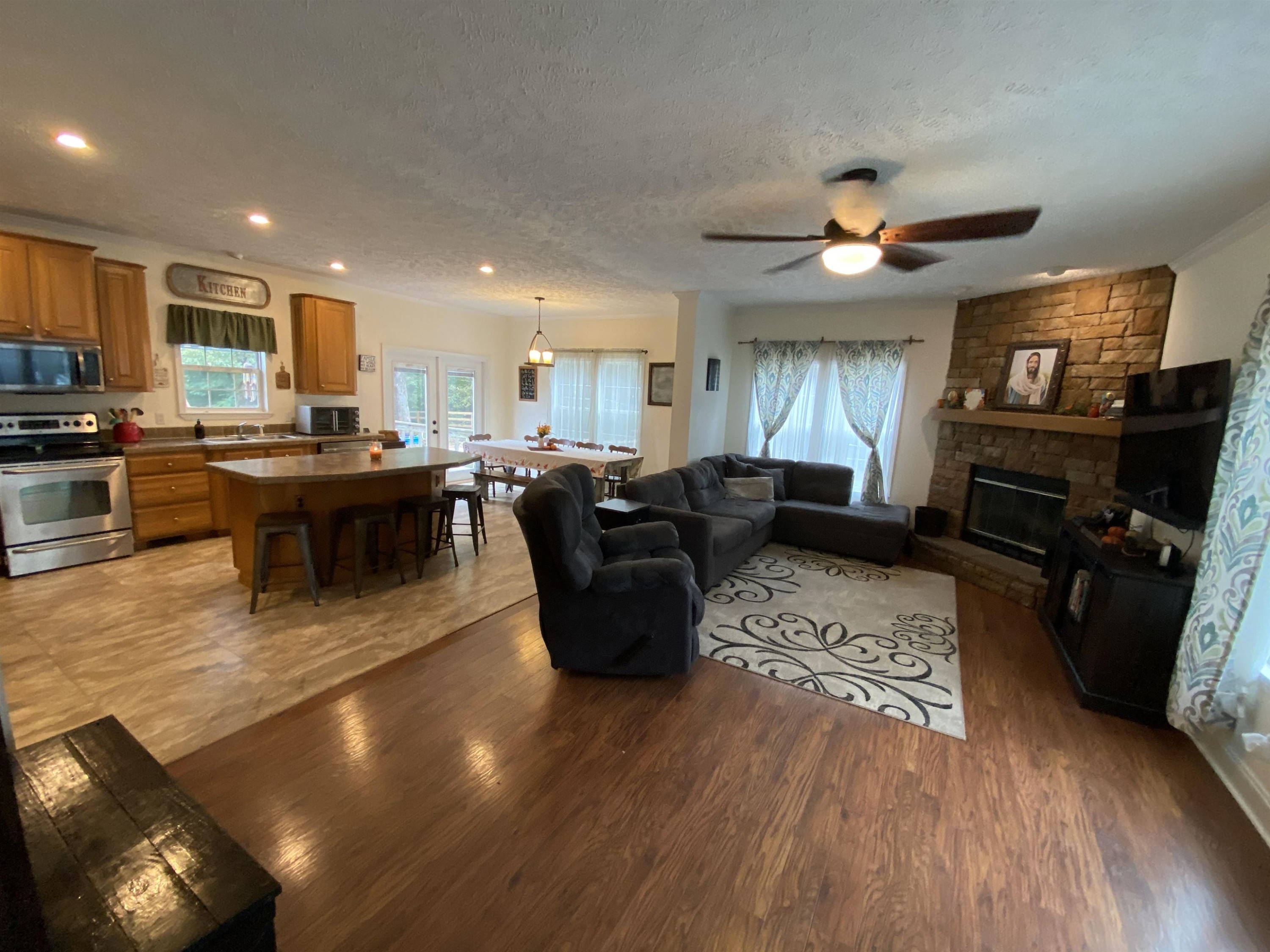 3070 Westport Road Huntingdon, TN 38344 - Photo 7 of 23 a living room with furniture a flat screen tv and kitchen view