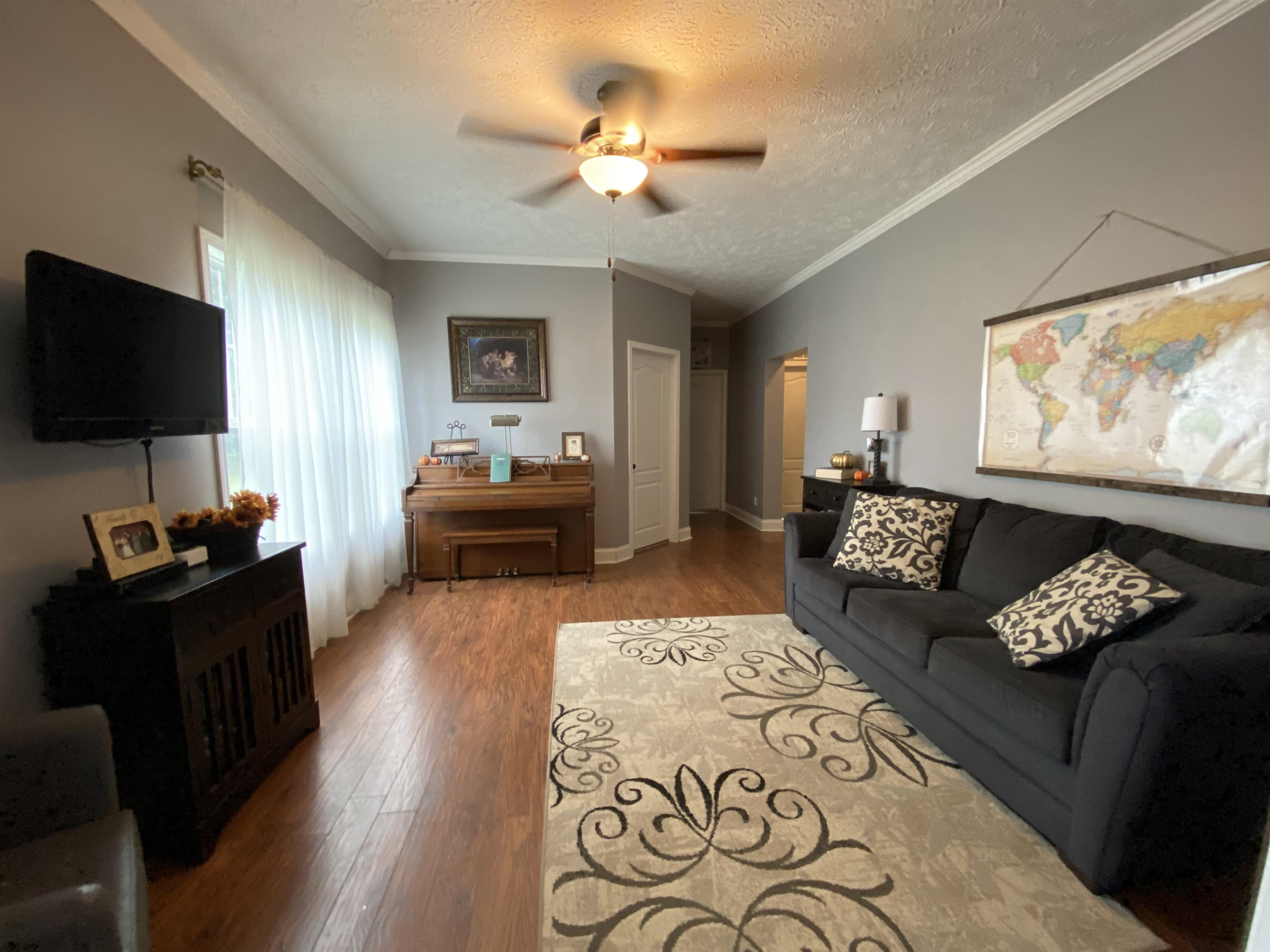3070 Westport Road Huntingdon, TN 38344 - Photo 10 of 23 a living room with furniture and a flat screen tv