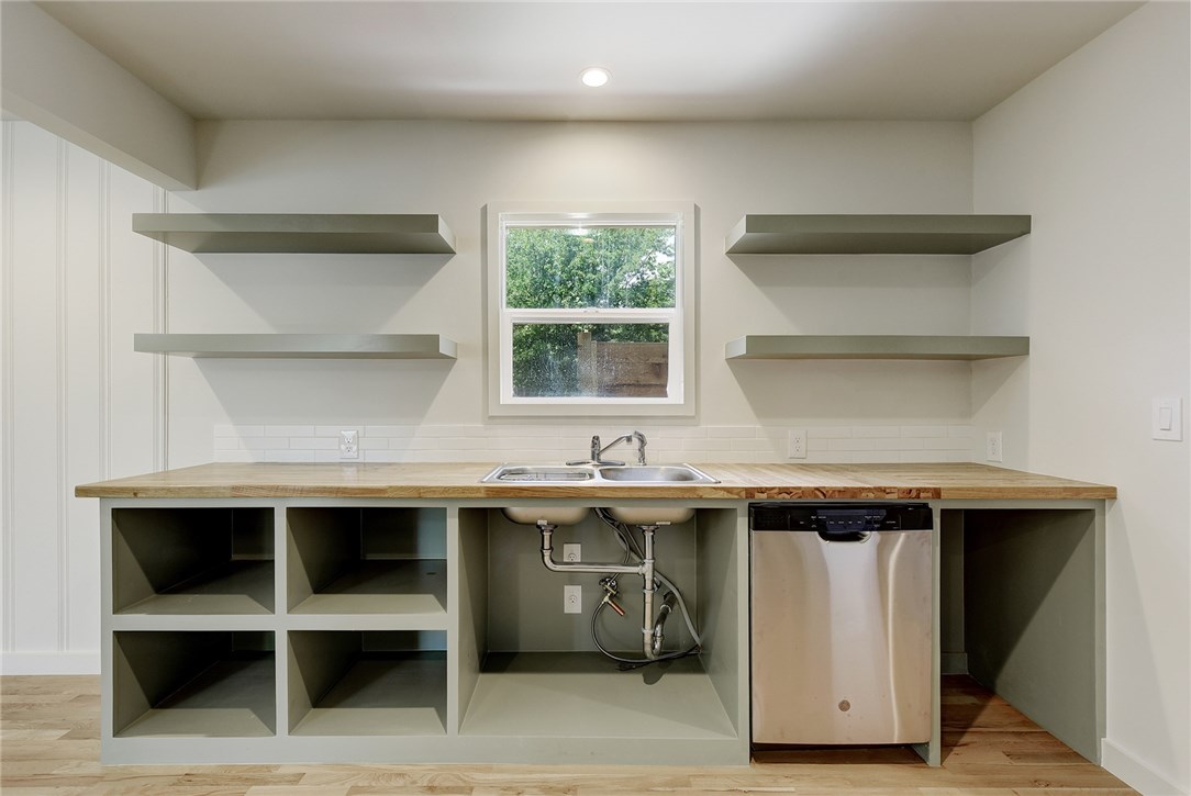 4804 Menchaca Road Austin, TX 78745 - Photo 6 of 38 Main House