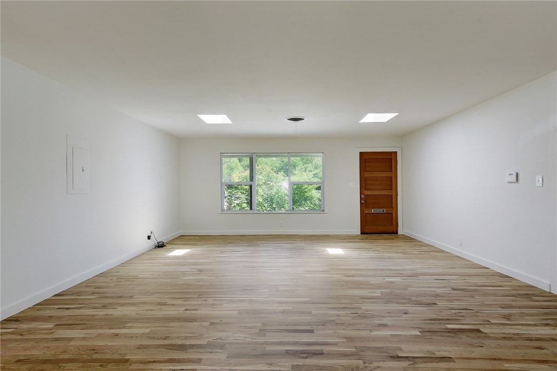 4804 Menchaca Road Austin, TX 78745 - Photo 9 of 38 Main House