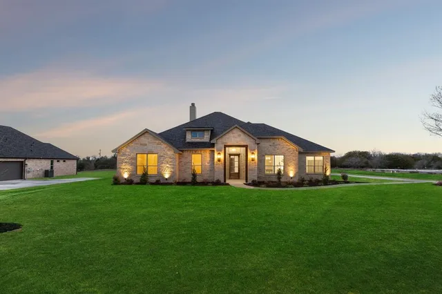 $655,000 | 2165 Middlewood Circle, Granbury, TX 76049