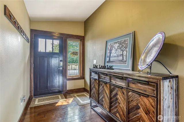 a view of front door with entryway