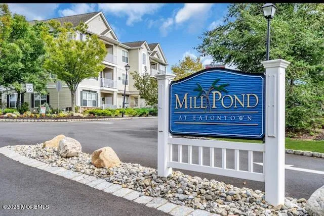 $3,300 | 211 Mill Pond Way, Unit 25, Eatontown, NJ 07724