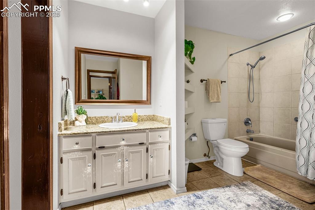1160 Magic Lamp Way, Unit 4 Monument, CO 80132 - Photo 14 of 23 a bathroom with a toilet sink and a mirror