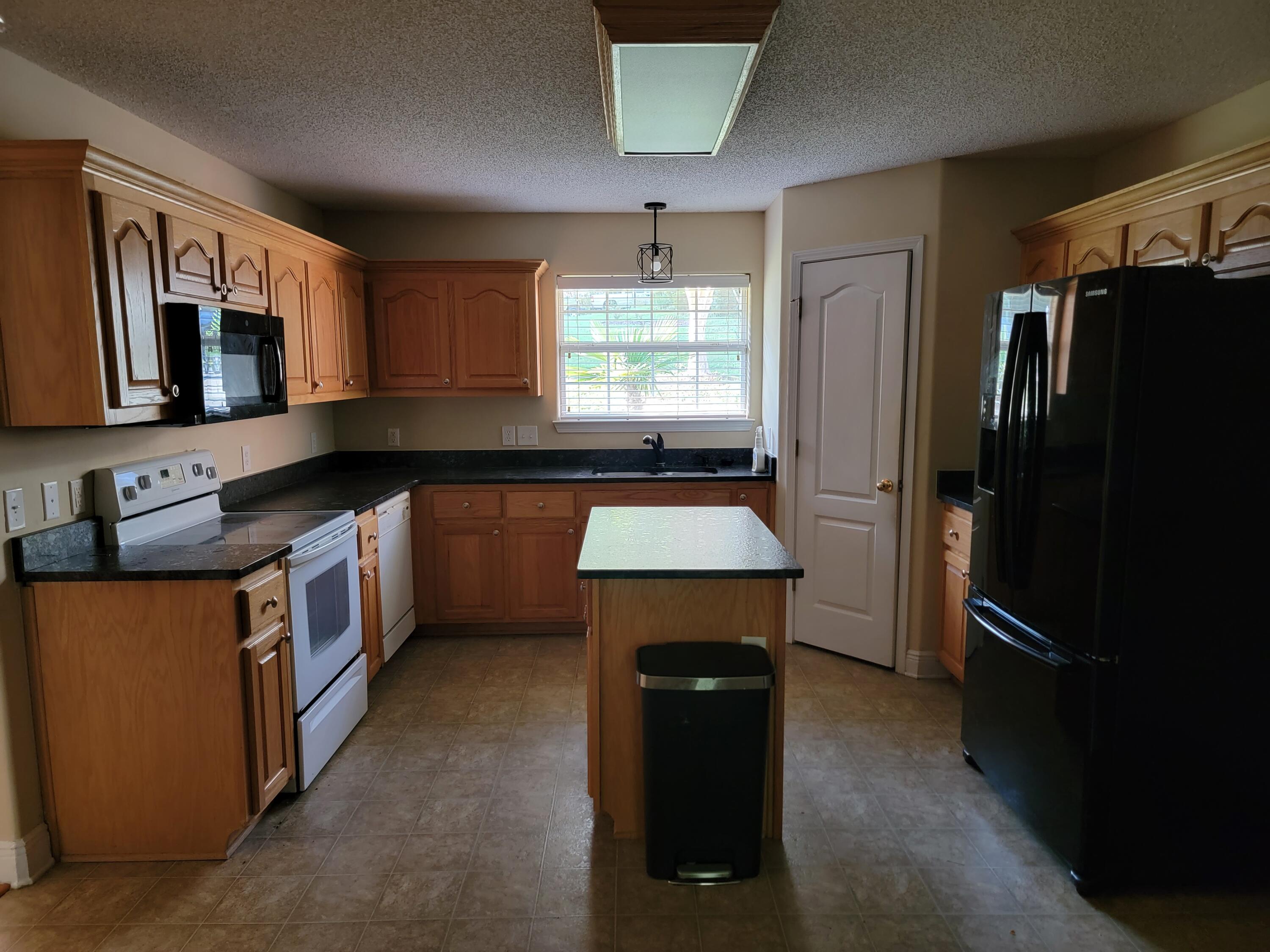 614 Territory Lane Crestview, FL 32536 - Photo 5 of 10 Kitchen