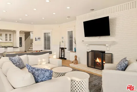 $16,850,000 | 30760 Broad Beach Road, Malibu, CA 90265