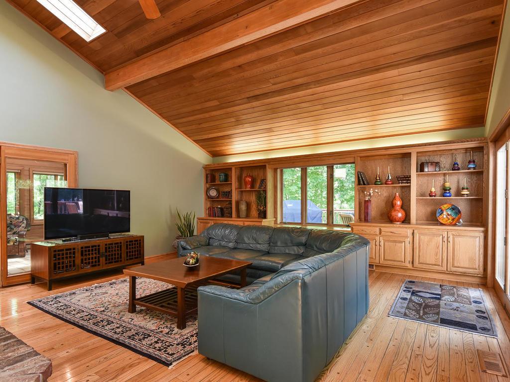 4635 Old Kent Road Deephaven, MN 55331 - Photo 8 of 44 Gallery Image 8