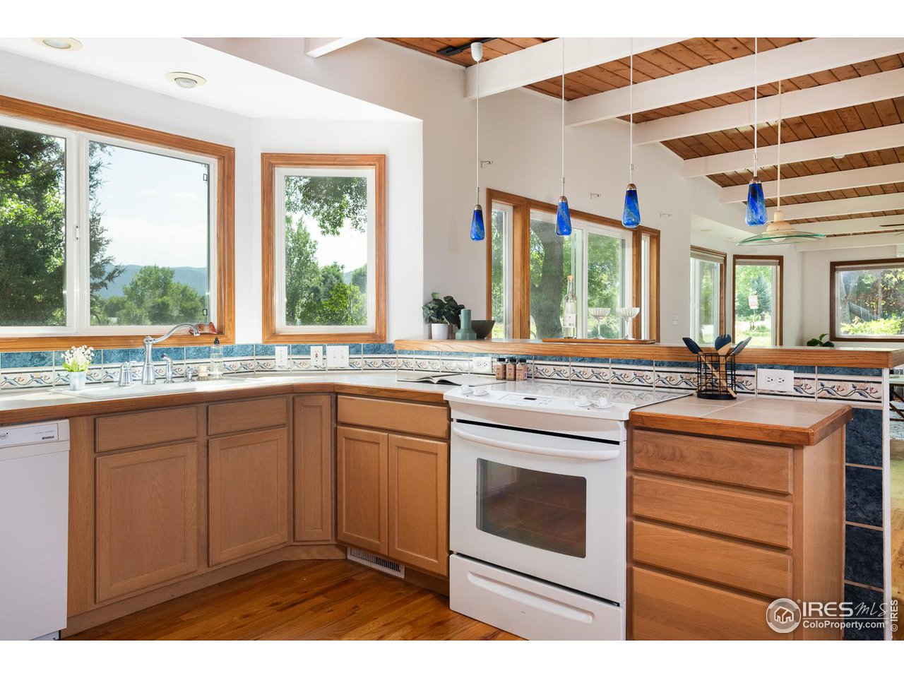 1675 Upland Avenue Boulder, CO 80304 - Photo 5 of 39 Kitchen with views