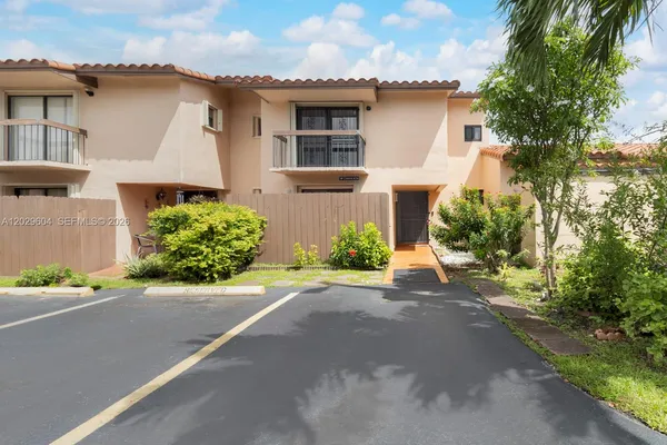 $3,175 | 3804 Southwest 79th Avenue, Unit 76, Miami, FL 33155