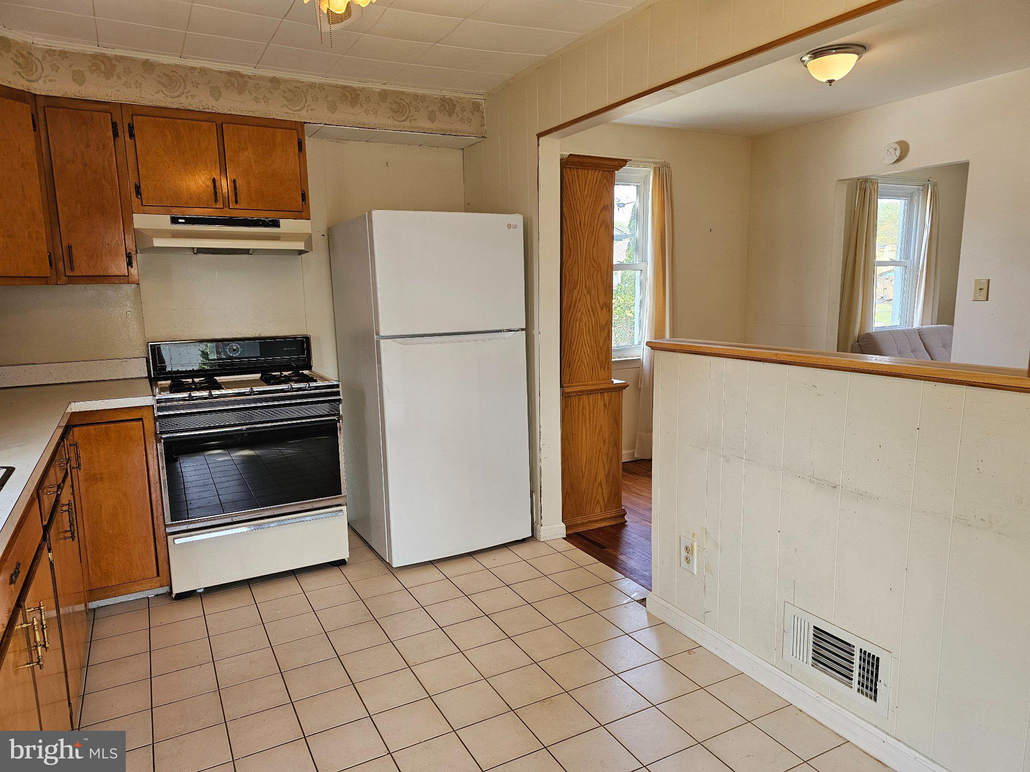55 Shepherd Road Cherry Hill, NJ 08034 - Photo 11 of 23 Sight lines into dining area/room