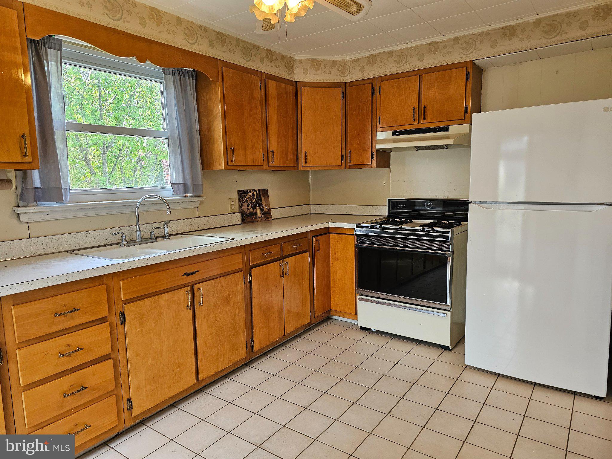 55 Shepherd Road Cherry Hill, NJ 08034 - Photo 8 of 23 Bright and inviting kitchen space.