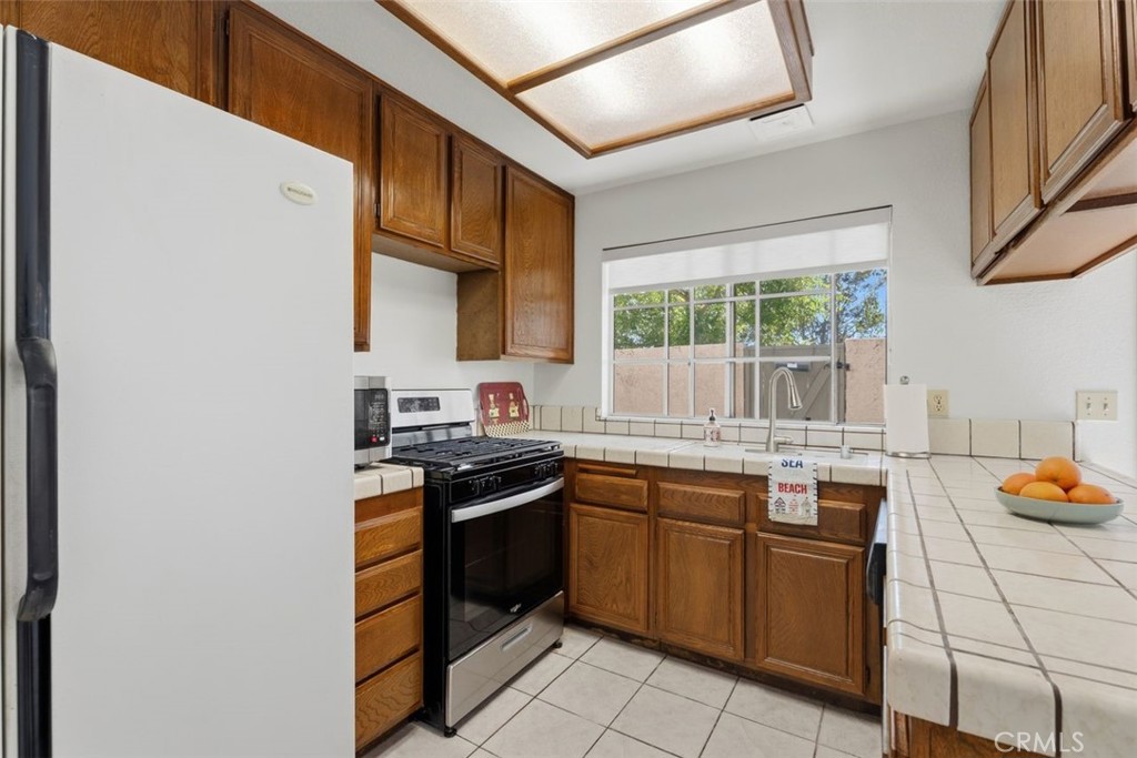 34 Exeter Irvine, CA 92612 - Photo 14 of 39