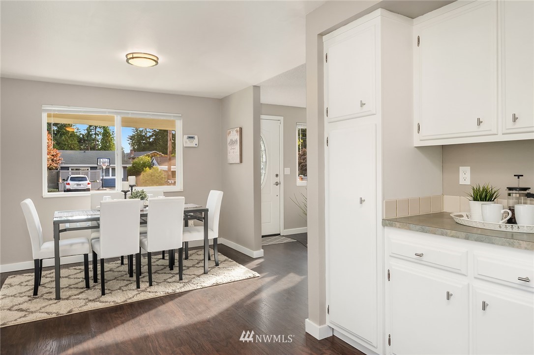 8407 198th Street Southwest Edmonds, WA 98026 - Photo 12 of 32 Gallery Image 12