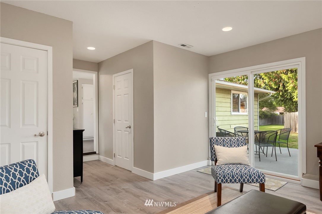 8407 198th Street Southwest Edmonds, WA 98026 - Photo 22 of 32 Gallery Image 22