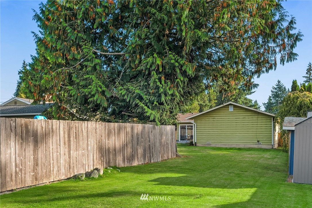 8407 198th Street Southwest Edmonds, WA 98026 - Photo 29 of 32 Gallery Image 29