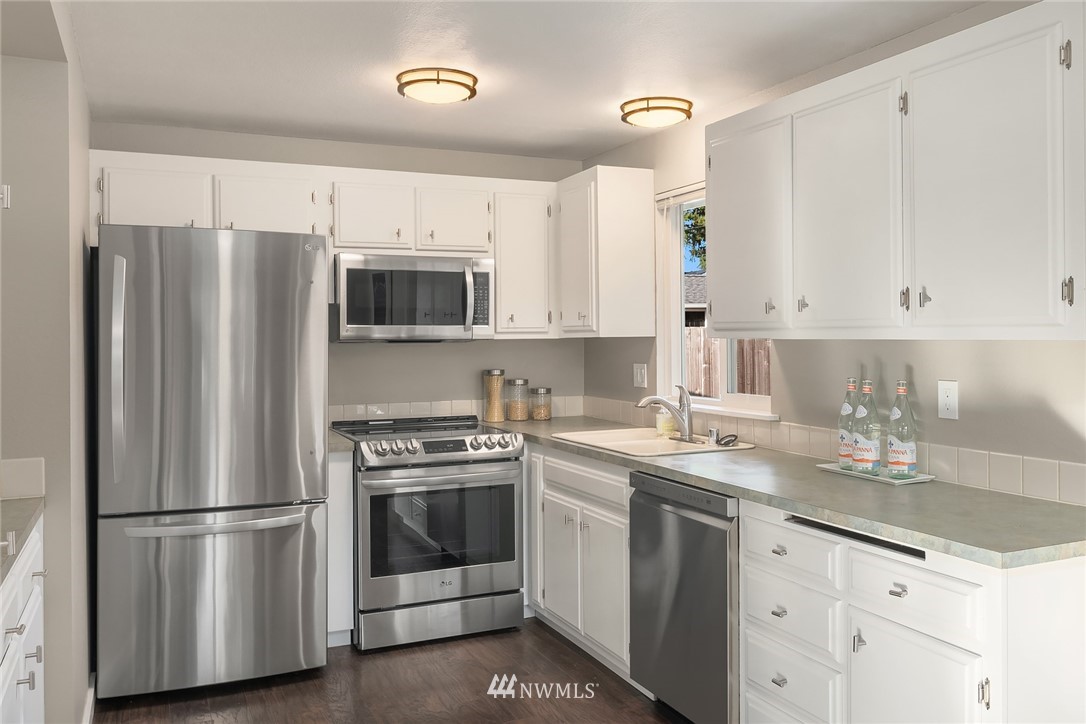8407 198th Street Southwest Edmonds, WA 98026 - Photo 10 of 32 Gallery Image 10