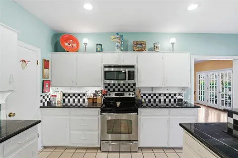 $600,000 | 3800 Hollow Creek Road, Benbrook, TX 76116