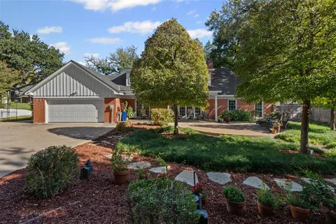 $600,000 | 3800 Hollow Creek Road, Benbrook, TX 76116