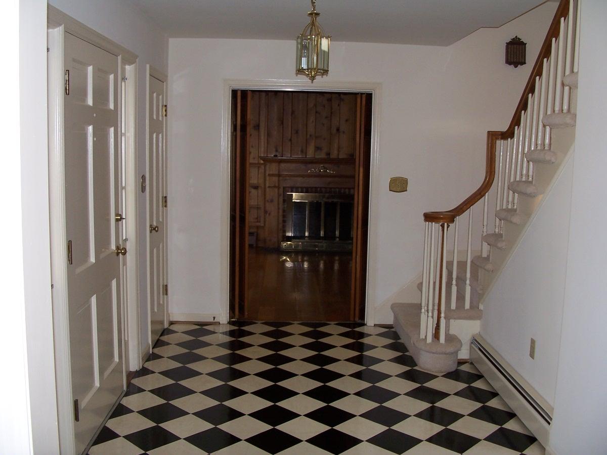 3944 Winding Way Road Southwest Roanoke, VA 24015 - Photo 2 of 16 foyer
