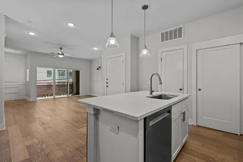 $525,000 | 2827 Manor Road, Unit 2201, Austin, TX 78722
