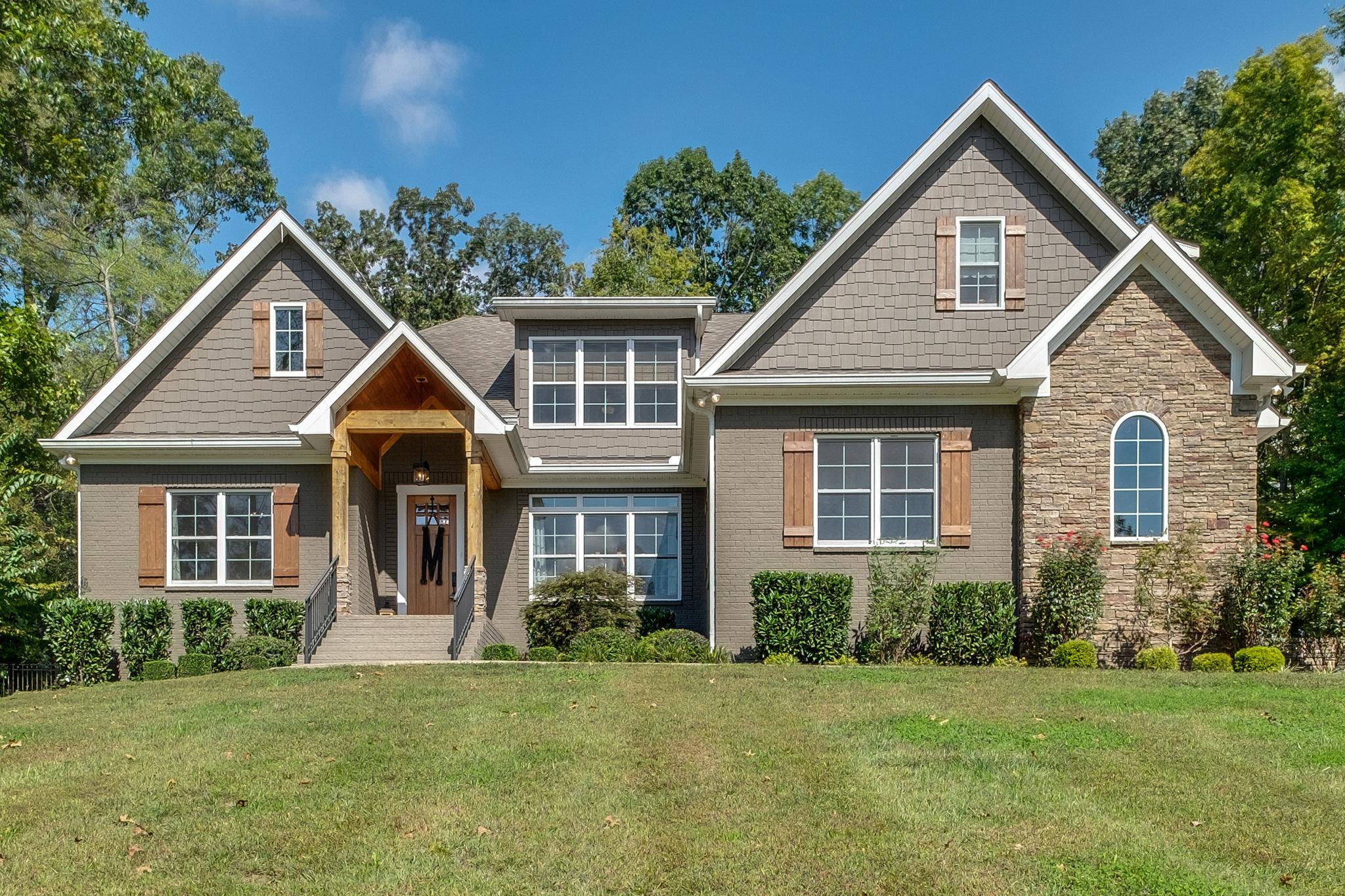 CUSTOM CRAFTSMAN STYLE HOME...Full Brick & Stone