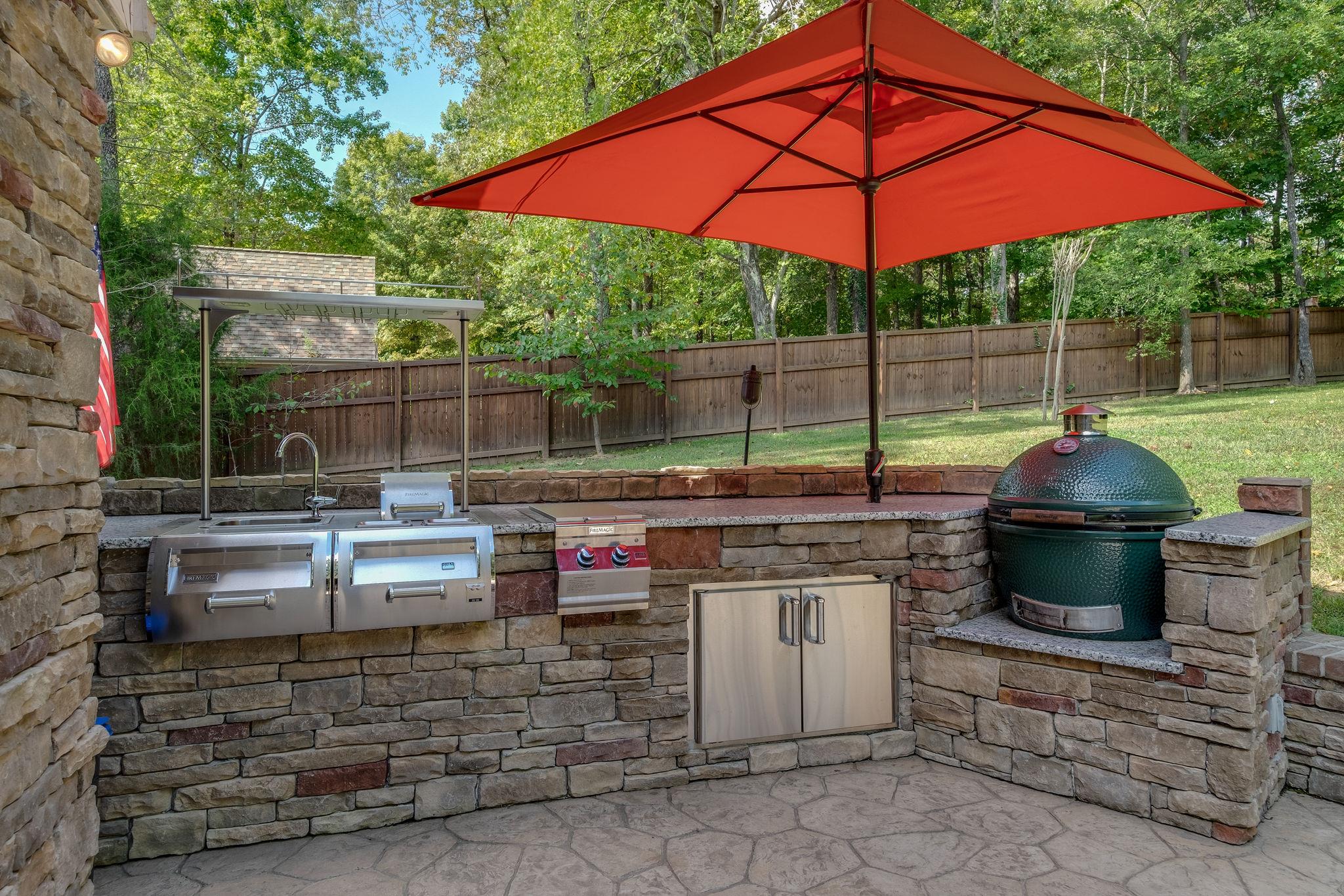 1036 Ridglea Drive Burns, TN 37029 - Photo 16 of 28 Full Outdoor Kitchen w/ Gas Cooktop & Granite Countertop