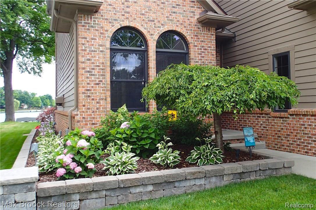 7060 Hatchery Road Waterford, MI 48327 - Photo 33 of 39 Landscape - Front.jpg