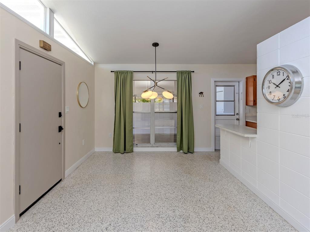 317 Hillview Road Venice, FL 34293 - Photo 11 of 70