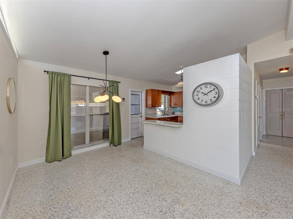 317 Hillview Road Venice, FL 34293 - Photo 13 of 70