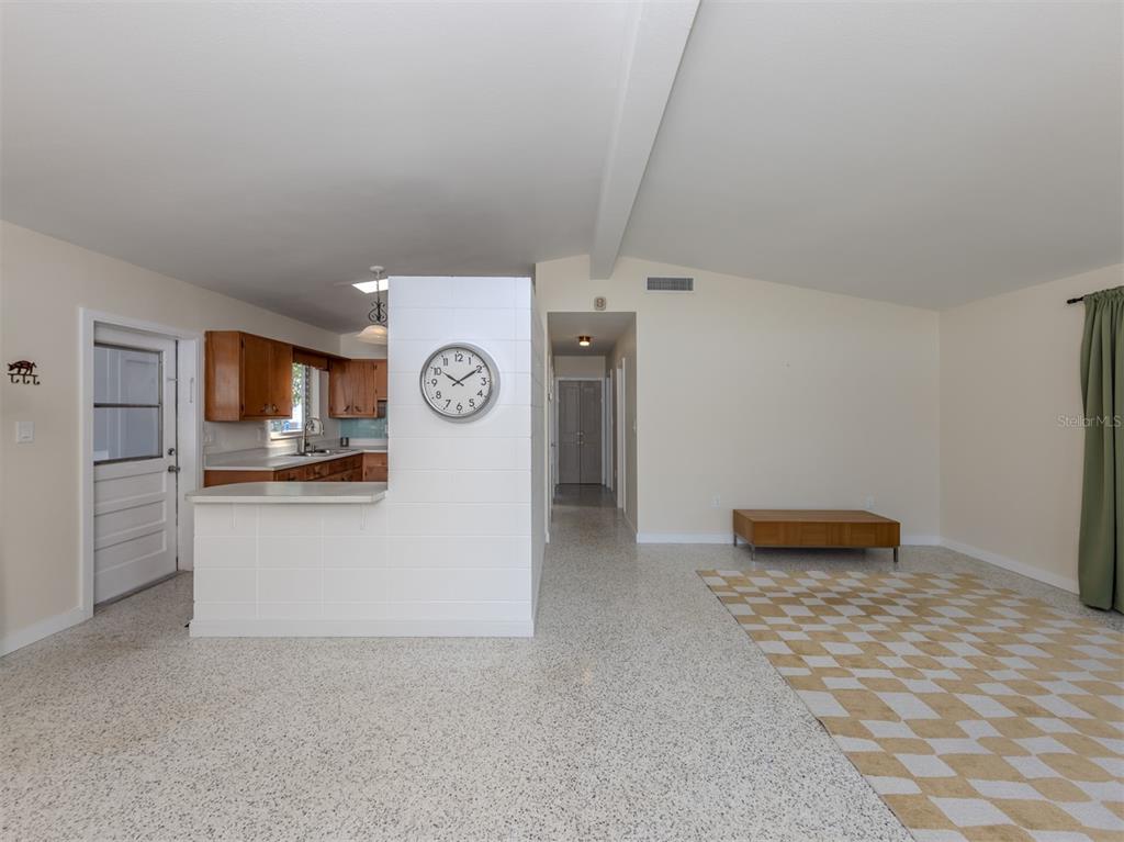 317 Hillview Road Venice, FL 34293 - Photo 14 of 70