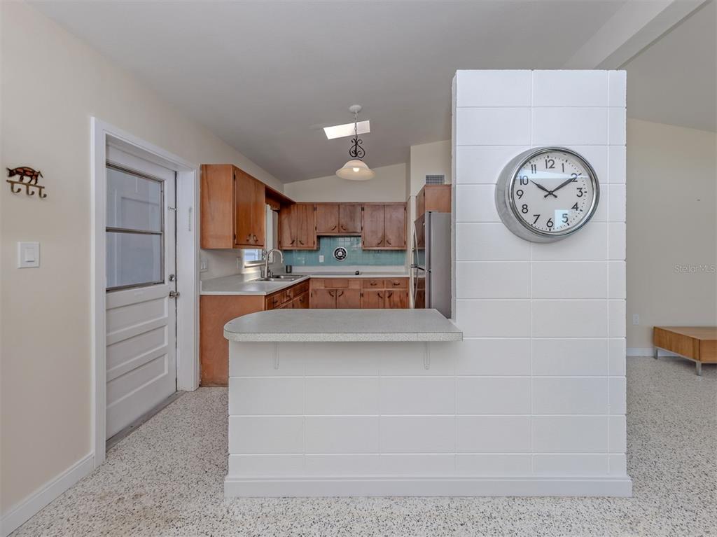 317 Hillview Road Venice, FL 34293 - Photo 15 of 70