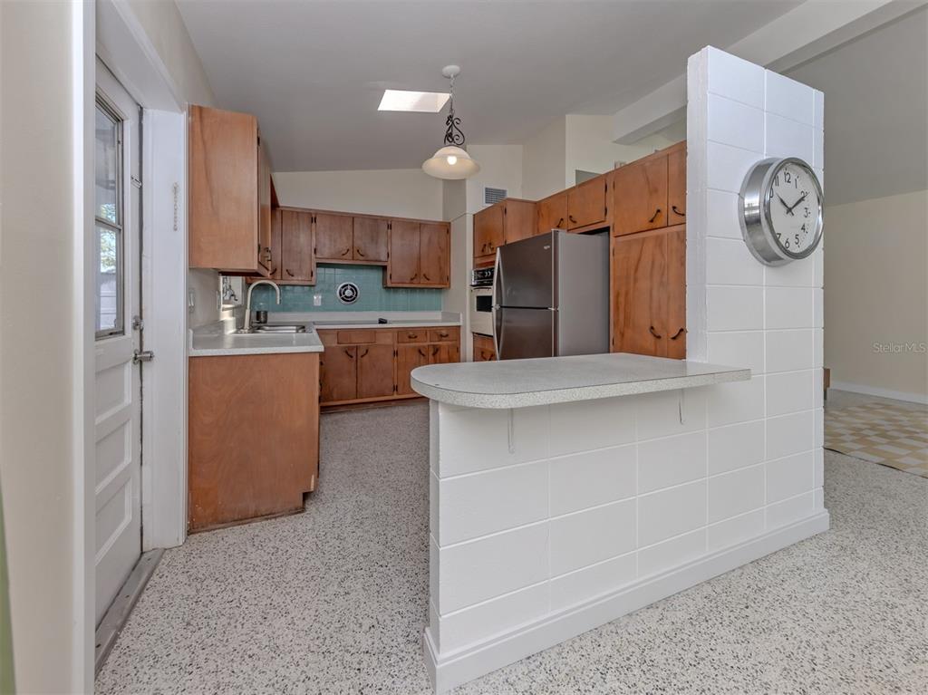 317 Hillview Road Venice, FL 34293 - Photo 16 of 70