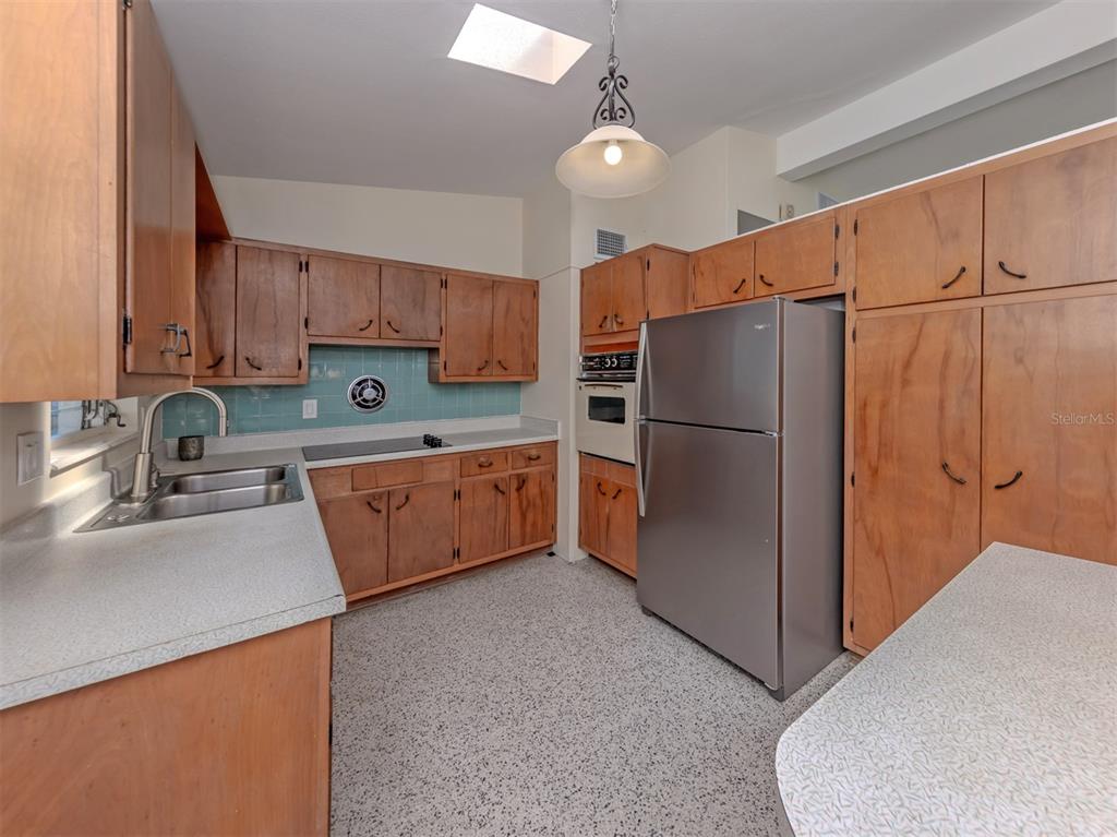 317 Hillview Road Venice, FL 34293 - Photo 17 of 70