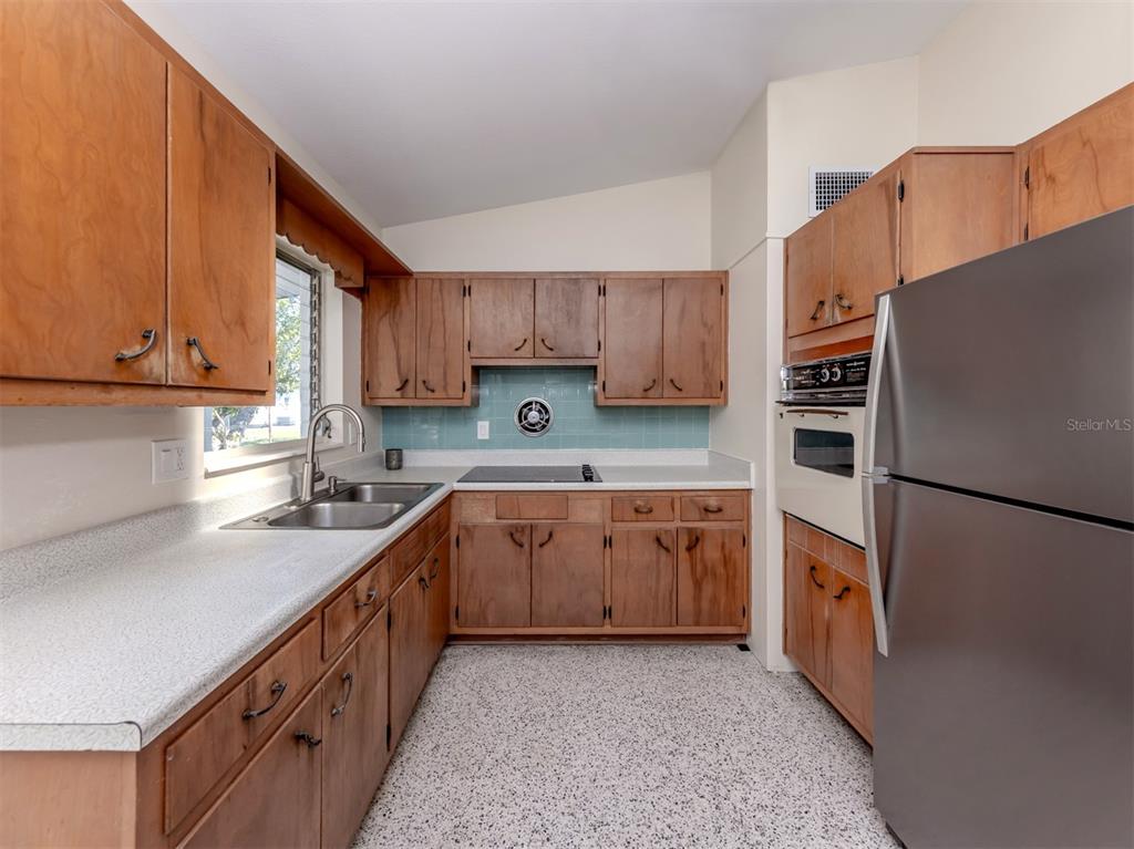 317 Hillview Road Venice, FL 34293 - Photo 18 of 70