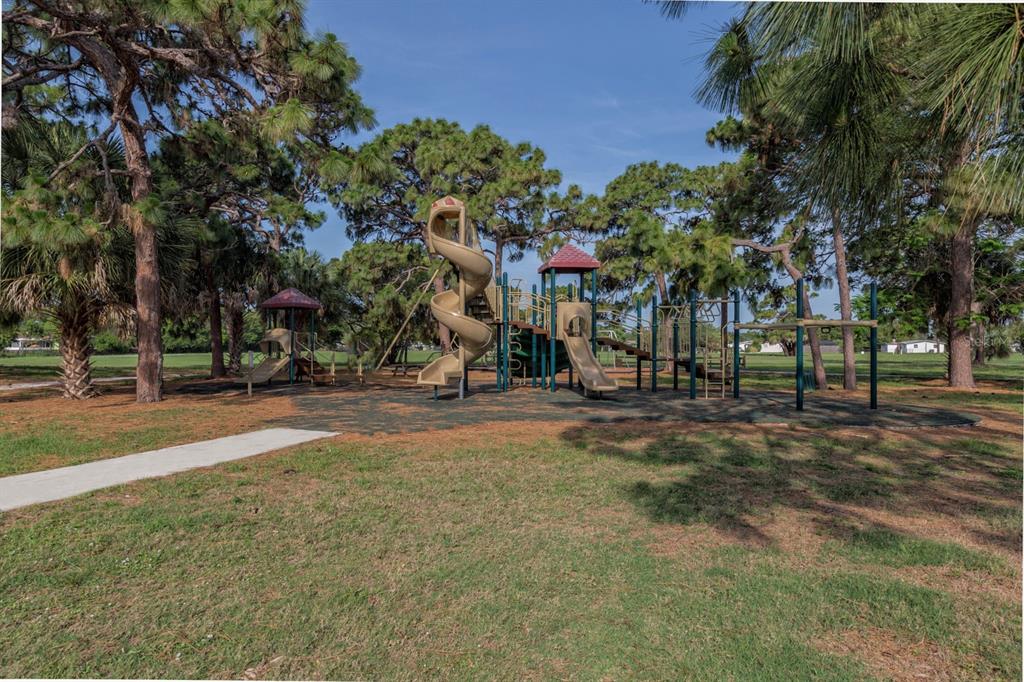 317 Hillview Road Venice, FL 34293 - Photo 36 of 70