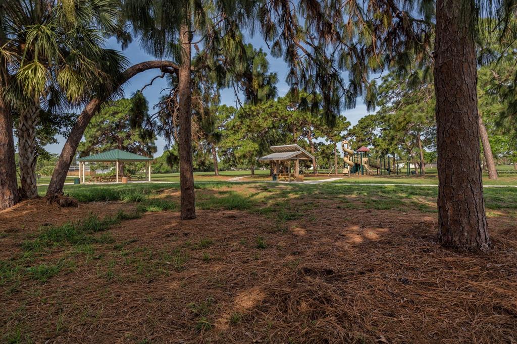 317 Hillview Road Venice, FL 34293 - Photo 37 of 70