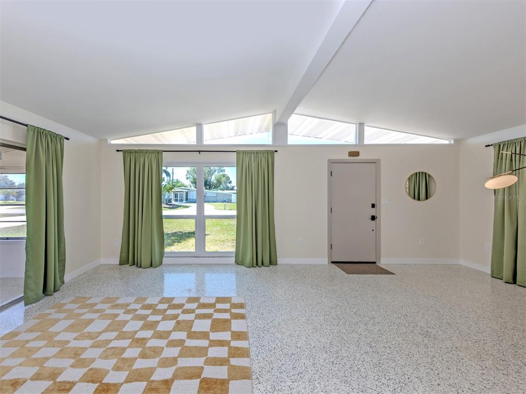 317 Hillview Road Venice, FL 34293 - Photo 5 of 70