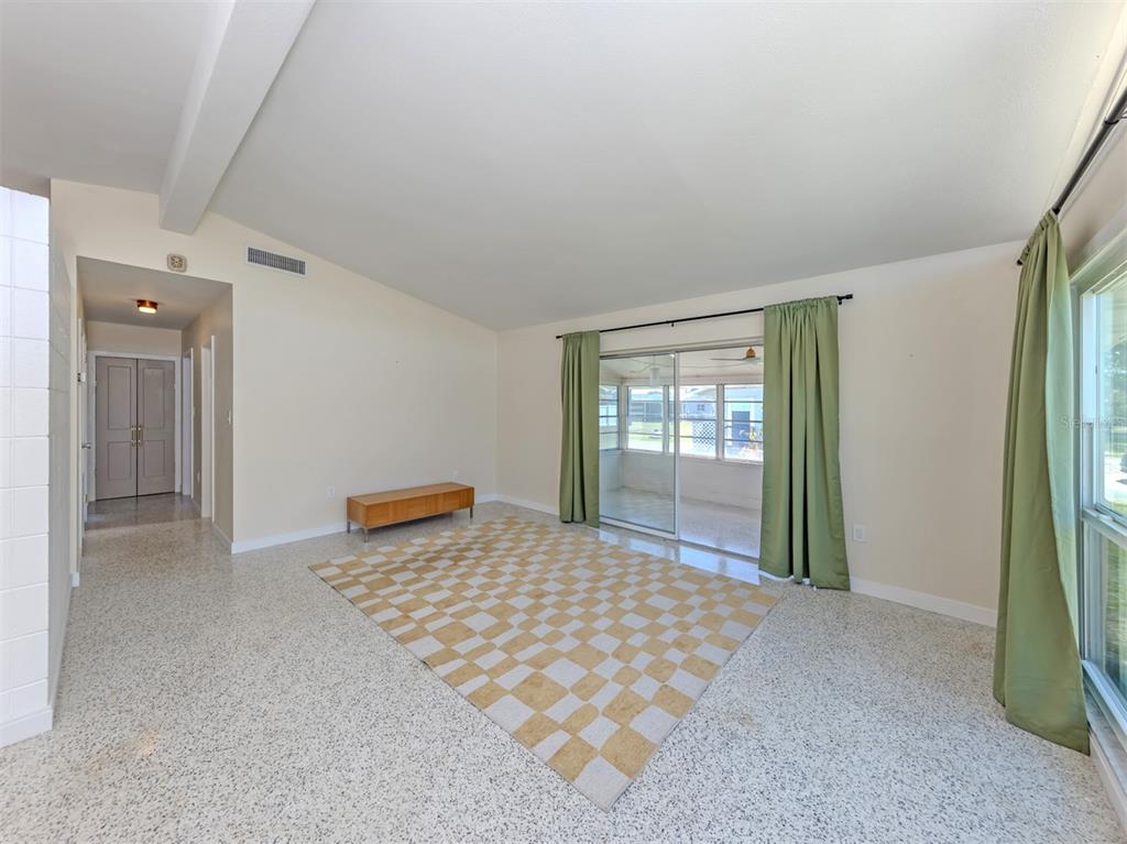 317 Hillview Road Venice, FL 34293 - Photo 8 of 70