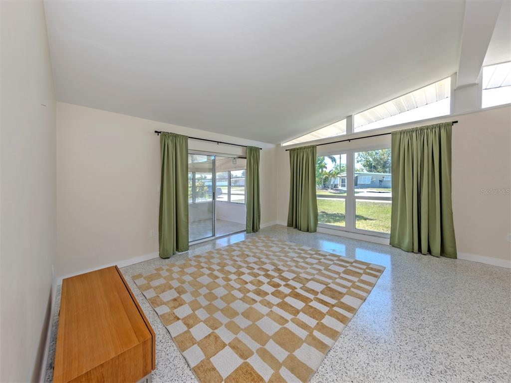 317 Hillview Road Venice, FL 34293 - Photo 9 of 70