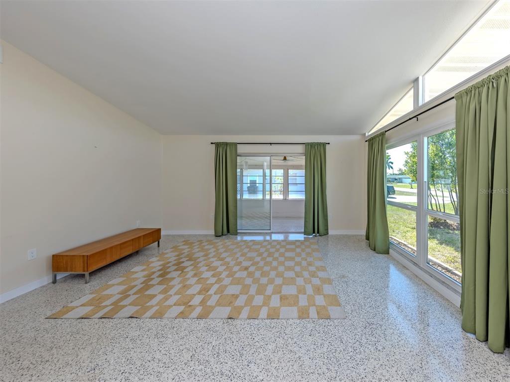 317 Hillview Road Venice, FL 34293 - Photo 10 of 70