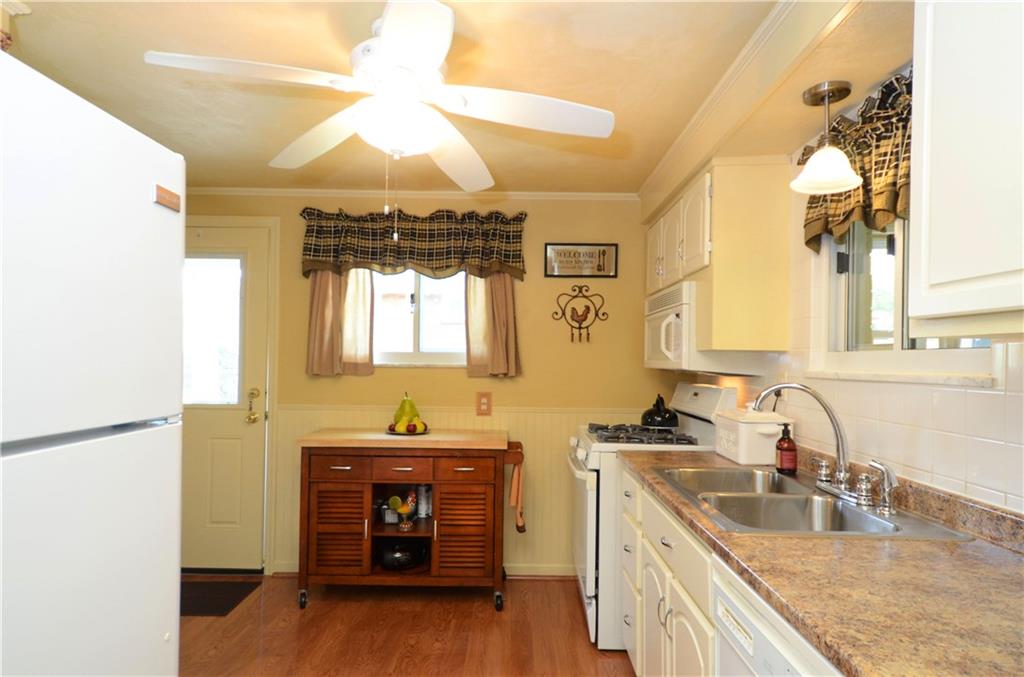 2209 North Forest Grove Road Coraopolis, PA 15108 - Photo 7 of 25 Kitchen