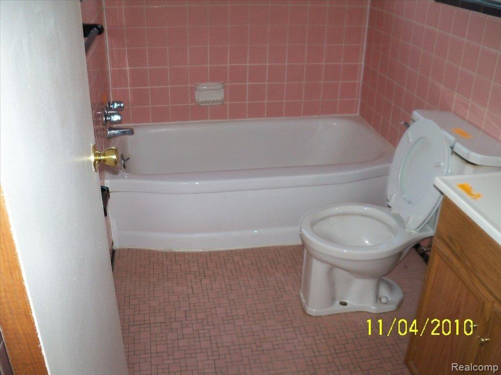 29489 Schoenherr Road Warren, MI 48088 - Photo 11 of 14 moross 056